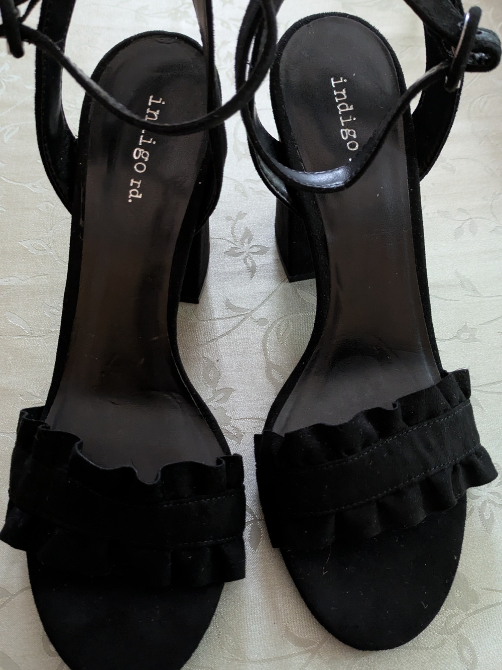 Indigo Rd blk velour heel ruffle toe ankle strap dress sandal size 8.5M